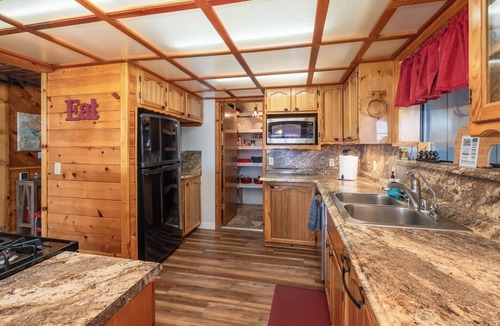 Ahwahnee House | A cabin look house with Dome Room/Spa/Pool/View/Play Set/Game Room/FamilyFun