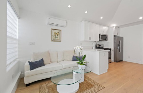 Carlson Park Cottage | A gem in the Heart of Culver City