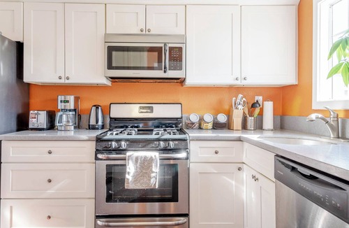 Leimert Park House | A Green Oasis perfect for LA Staycation close to USC/LAX/SoFi Stadium World Cup