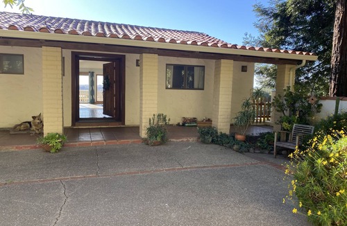 Interlaken House | A peaceful country home with sweeping view.