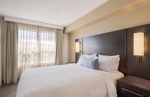 Reno/Tahoe Airport Hotel | A Place You'll Surely Enjoy! 3 Comfortable Units, Pets Allowed, Full Kitchen!
