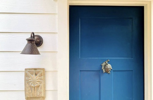 Nevada City Cabin | A quiet, downtown retreat surrounded by natural beauty, overlooking Deer Creek.