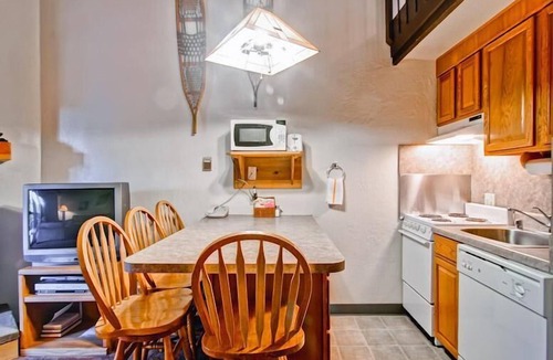 Yosemite West Condo | (A210) Loft Condominiums