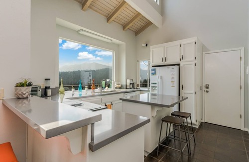 Meeks Bay House | Above Meeks Bay, Spacious and Beautiful, 180-degree Lake Views. Sunnyview Lodge By Tahoe Time VR
