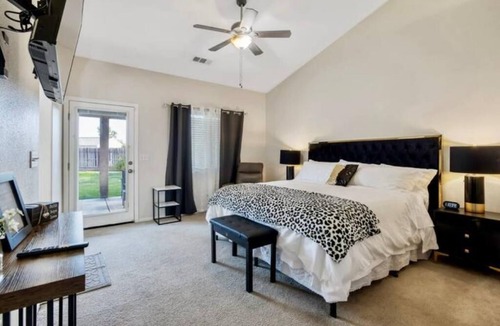 Visalia House | Abundant 3B/2b House Pet Friendly