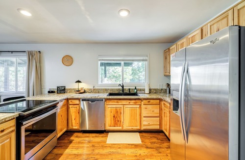 Groveland Cabin | Access to Pine Mountain Lake: Family Cabin w/Deck