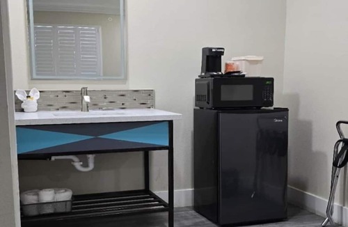 Victorville Apartment | Accessible Queen Bed|Nsmk