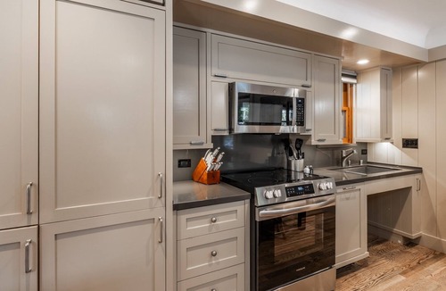 Homewood House | Accessible West Shore Cottage