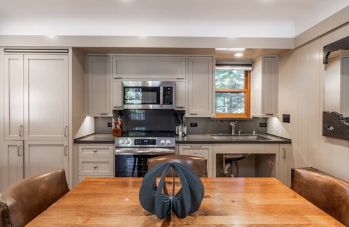 Homewood House | Accessible West Shore Cottage