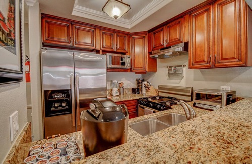Hermosa Village Condo | Across Street from Disneyland Full Kitchen Washer/Dryer Pool/Spa Free Parking