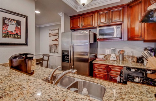 Hermosa Village Condo | Across Street from Disneyland Full Kitchen Washer/Dryer Pool/Spa Free Parking