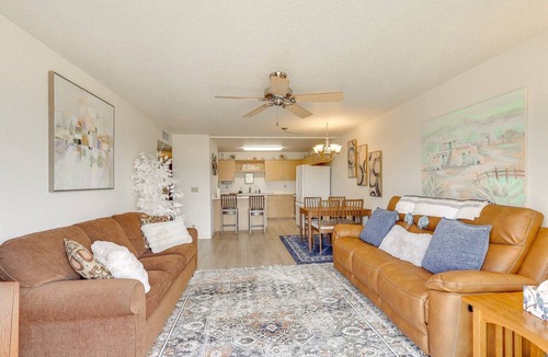 Lake Havasu City Condo | Adorable Condo Lake Havasu City Heated Pool Hot Tub 1 Mile To London Bridge