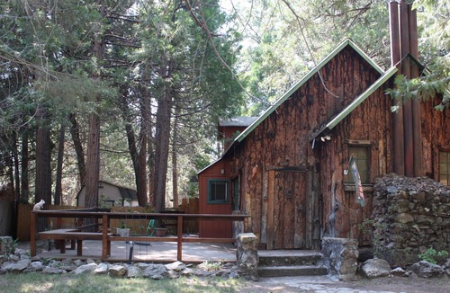 Camp Nelson Cabin | Adorable pet friendly cottage located in the Giant Sequoias!
