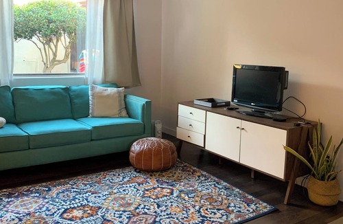 Sunset Park Cottage | ADU Private House Vibe! 2br, 1 bath with Parking.