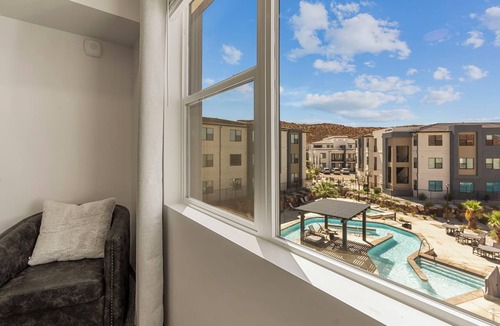 St. George Condo | Adventure Loft: Pool Views! Games!