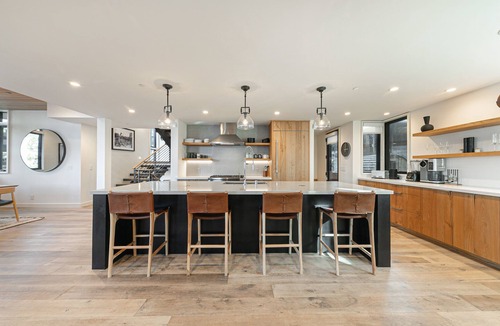 Tahoma House | Aerial Grace Lakeside by Tahoe Getaways – 4BR w/Private Beach, Pier, & Buoy!