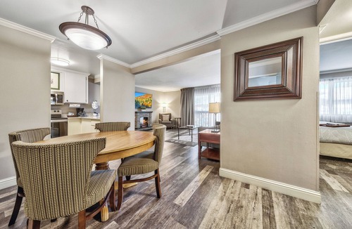 South Lake Tahoe Hotel | Affordability Meets Comfort! 3 Comfortable Units, Pets Allowed, Free Breakfast