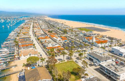 Balboa Peninsula House | Affordable 5Br Oceanfront Home With Pacific Views By Beachview Rentals