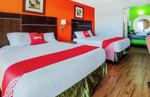Ridgecrest Hotel | Affordable Base for Exploring Ridgecrest - 4 Rooms Perfect for Group Travels!