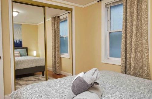 Oakland Ave - Harrison St Apartment | Affordable & Furnished Comfy Oakland Apt