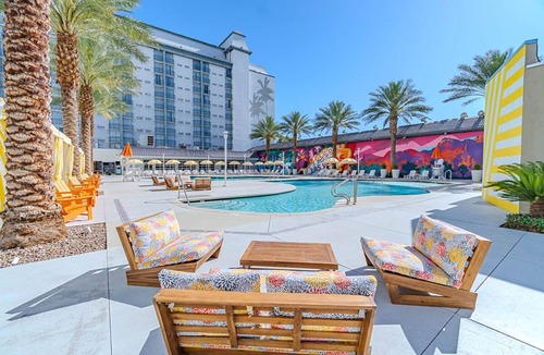 Las Vegas Hotel | Affordable Stay! Premium Pool View Two Queen | OYO Las Vegas