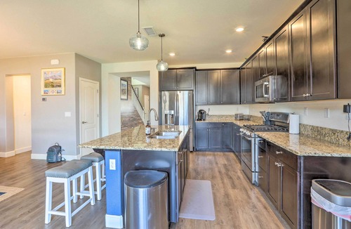 Sparks House | Air Racing Decor, Hot Tub: Sparks Home!