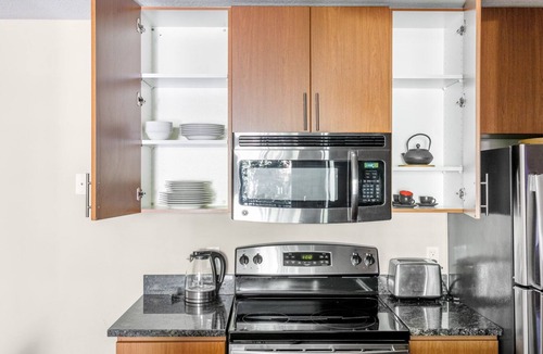 Santa Clara Apartment | Airy Santa Clara 1BR w/Gym, Pool, W/D, walk to Caltrain, by Blueground