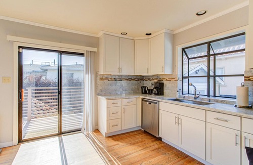 Downtown House | Airy South SF 3BR w/Balcony & Backyard, nr Food & Coffee, by Blueground