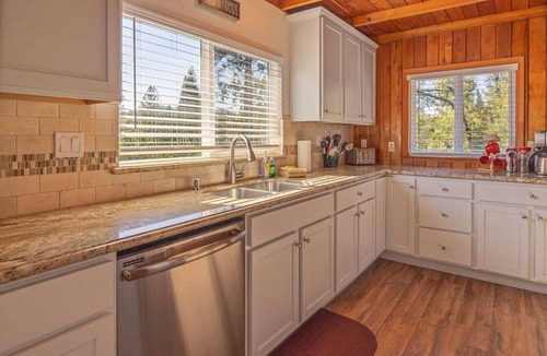 Bass Lake House | Al fresco dining with lake views, close to Yosemite, walk to lake, foosball