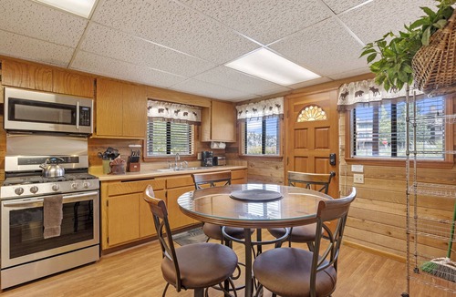 June Lake House | Alderman 2a - A cozy, pet-friendly bungalow