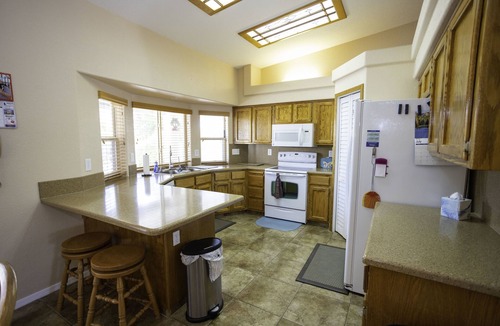 Lake Havasu City House | Alibi Getaway, sparkling pool & shuffleboard table