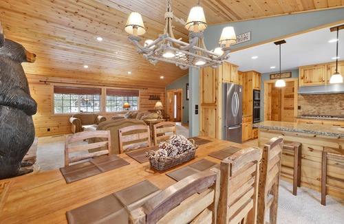 Big Bear Lake Cabin | "All About Fun" - 3BR/3BA Log Cabin: Arcade, Foosball, Hot Tub & Fenced Yard