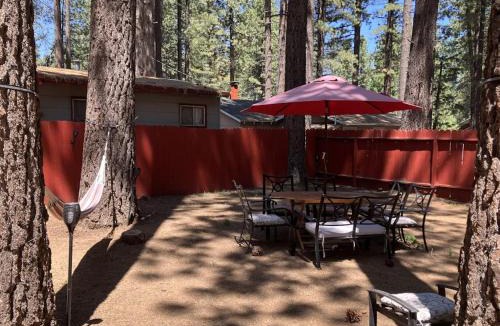 Black Bart House | All-season dog-friendly cabin with fireplace & deck - near Heavenly & beach