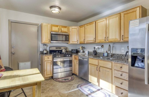 Black Bart Cabin | All-season, dog-friendly cabin with fireplace & deck - near Heavenly & beach