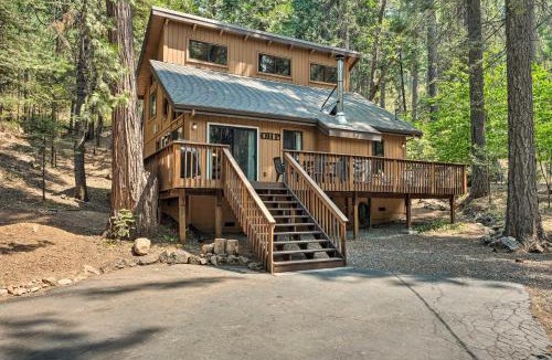Arnold House | All-Seasons Getaway with Grill - 4Mi to Big Trees SP!