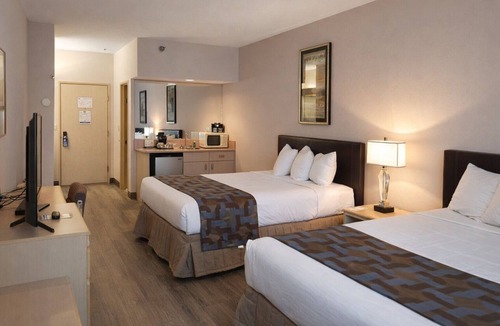 Elko Hotel | ALL TIME BEST HOLIDAY SPOT! COMFY UNIT! Parking and Pool