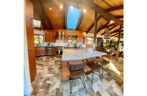 Sleepy Hollow House | Amazing 3 Bedroom House with Pool and Hot Tub