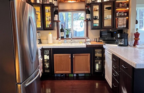Napa House | Amazing Downtown Napa Location + Wine Cave Tasting Experience + Pets Stay Free