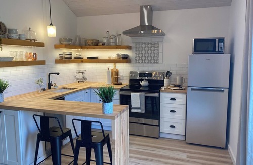 Napa Cottage | Amazing Farmhouse Style Cottage Near Downtown Napa!