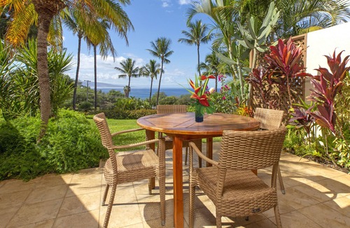 Kihei Condo | Amazing Front-Row Ocean View, Retractable Lanai Awning. Walk to Beaches & Shops