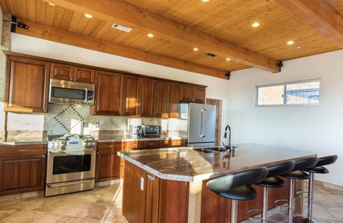 Malibu House | Amazing Retreat with Unbelievable Views in Malibu