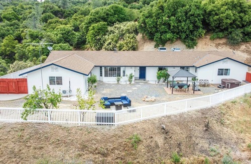 Oakhurst House | Amazing Views + 6BR Sleeps 20 + Hot Tub+Games