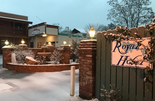 Jamestown Hotel | Americas Best Value Inn Royal Carriage