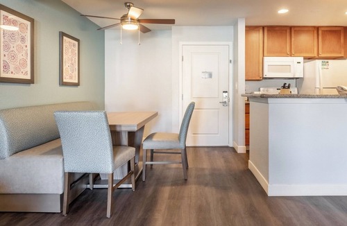Anaheim Resort Resort | Anaheim | Disneyland Resort Area | Theme Park Adventure | King Bed | Pool | 1BR