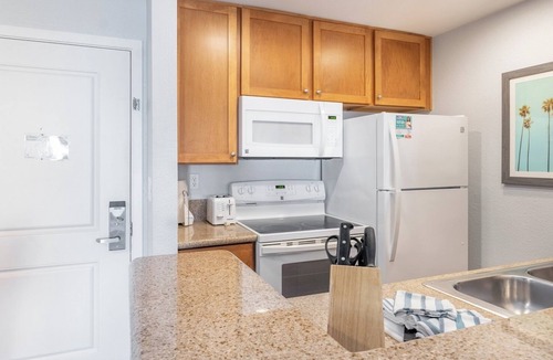 Anaheim Resort Resort | Anaheim | Disneyland Resort Area | Theme Park Adventure | King Bed | Pool | 1BR