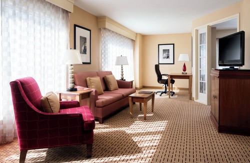 Anaheim Resort Hotel | Anaheim Escape Near Disneyland, Knott’s & Anaheim GardenWalk - Pets are Allowed!