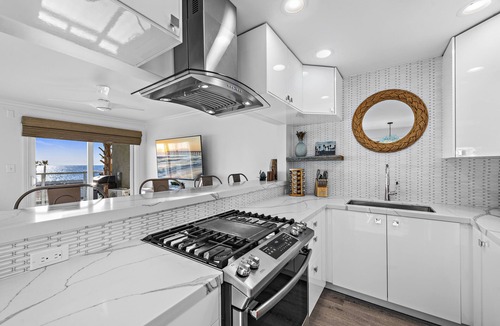 San Clemente Apartment | Angelfish Beach Retreat has pier & ocean views, designated parking and AC