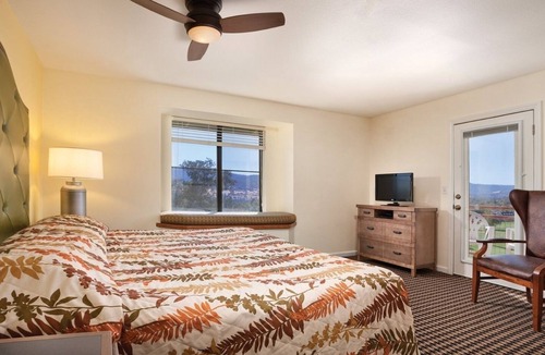 Angels Camp Resort | Angels Camp | Romantic Nature Escape | Pool + Golf