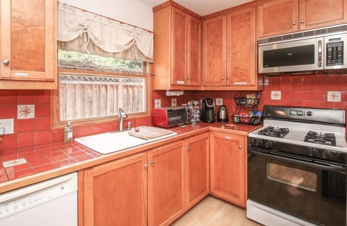 Edgewood Park House | Anita’s Guest House Great For Business