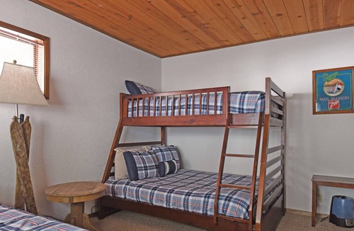 Tahoe Paradise House | Apache Pines - Large economy chalet in the pines